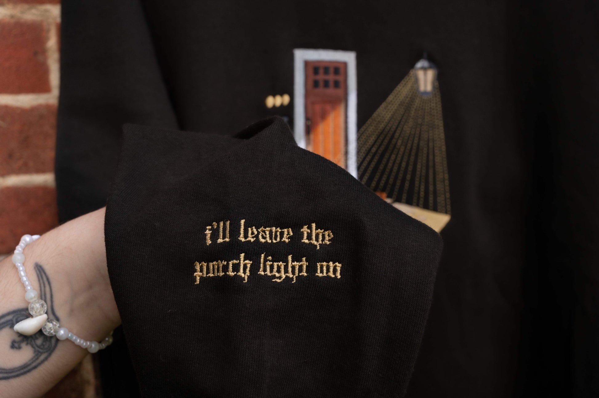 Noah Kahan Porch Light embroidered hoodie sleeve close up - i'll leave the porch light on - noah kahan tour outfit 